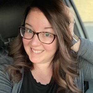 Meet your Posher, Caitlin